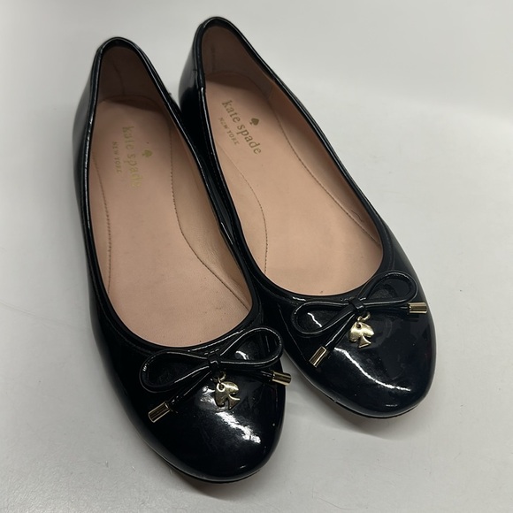 Kate Spade Willa Ballet Flats Shoes Shiny Patent Leather Bow Charm Black Size 7 - Picture 1 of 10
